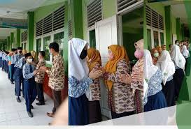Perbandingan Gaji Guru di Indonesia dan Luar Negeri