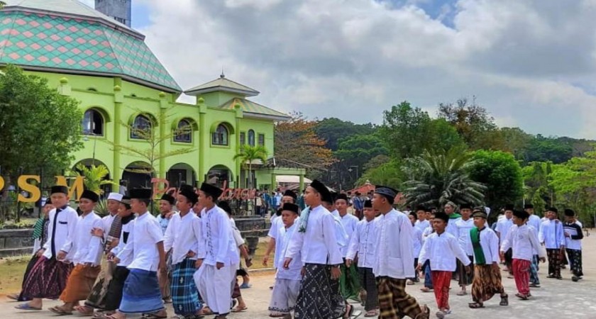 Tradisi Pesantren sebagai Model Pendidikan Karakter di Indonesia
