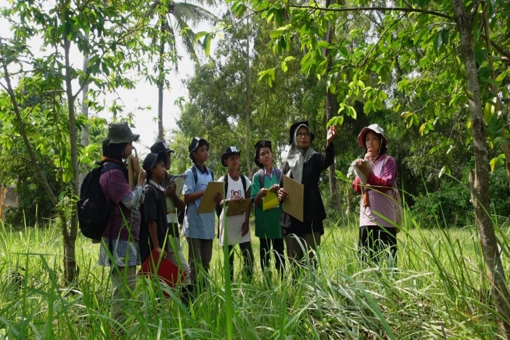 Belajar Biologi Lewat Laboratorium Alam Terbuka